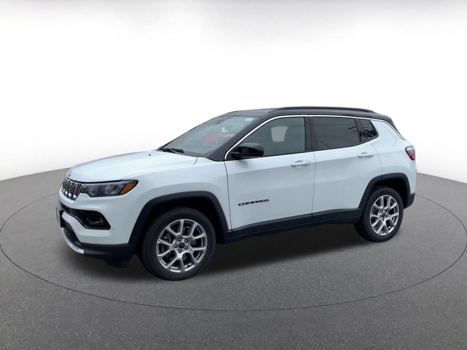 Used 2025 Jeep Compass Limited AWD/4WD image 8