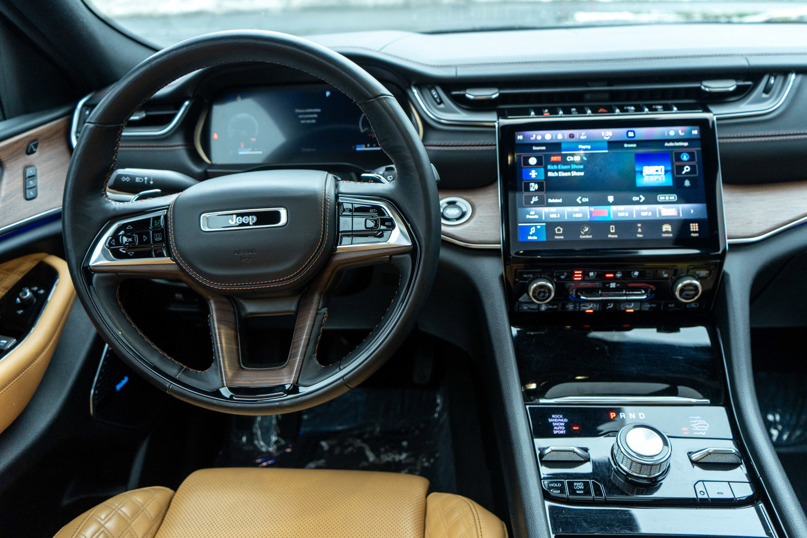 Used 2022 Jeep Grand Cherokee L Summit w/ Luxury Tech Group V image 13