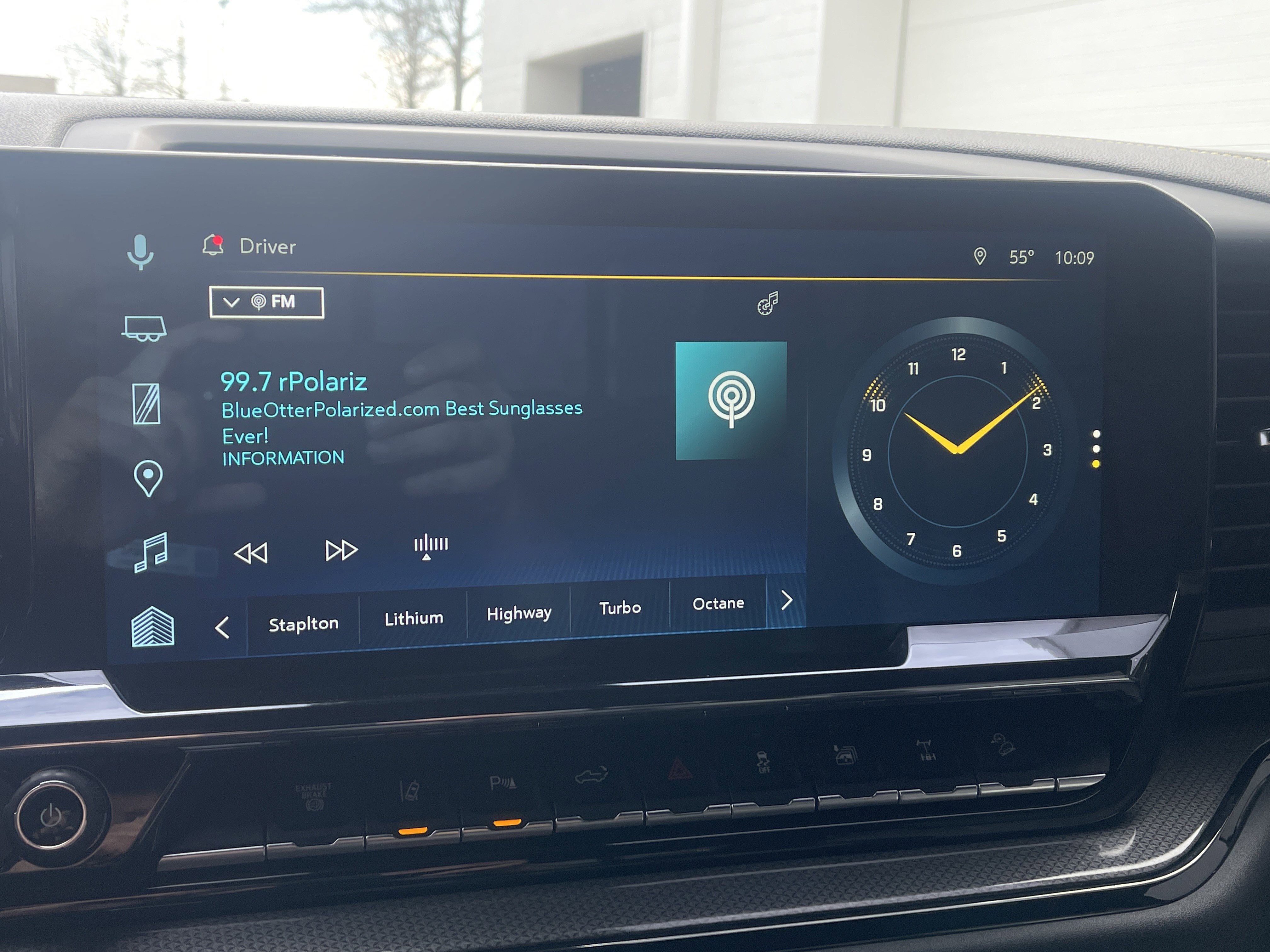 Used 2025 Chevrolet Silverado 2500 ZR2 w/ Technology Package image 13