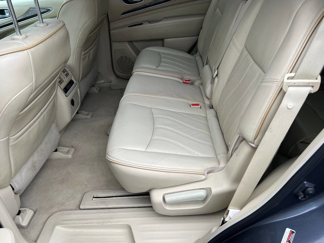 Used 2013 INFINITI JX35 Base AWD 4dr SUV w/ Cargo Pkg image 22