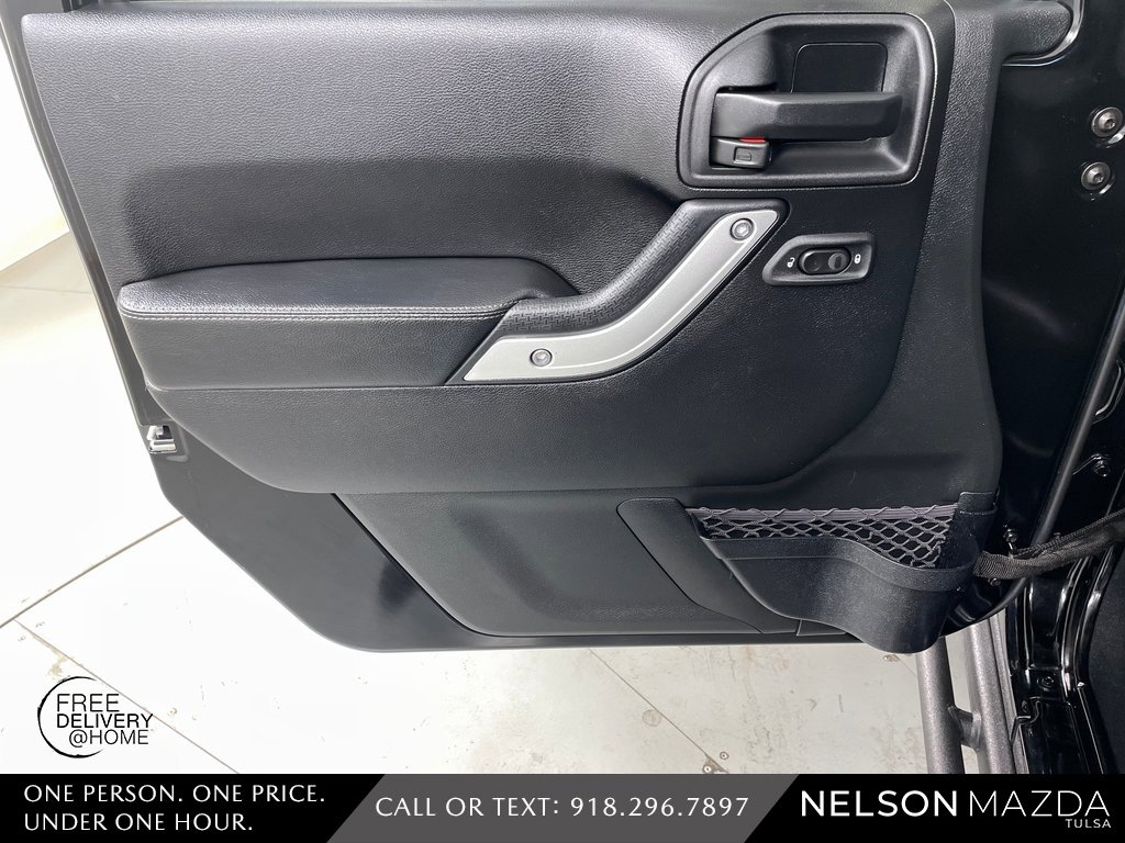 Used 2017 Jeep Wrangler Unlimited Rubicon image 18