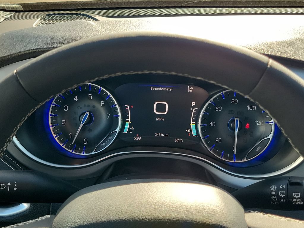 Used 2025 Chrysler Pacifica Limited FWD image 21