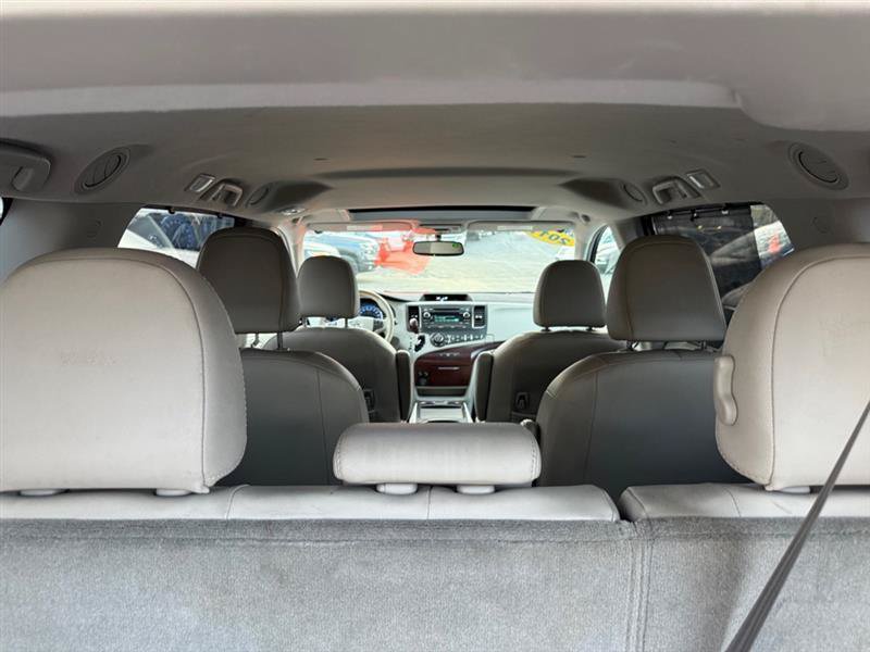 Used 2011 Toyota Sienna XLE AWD/4WD image 37