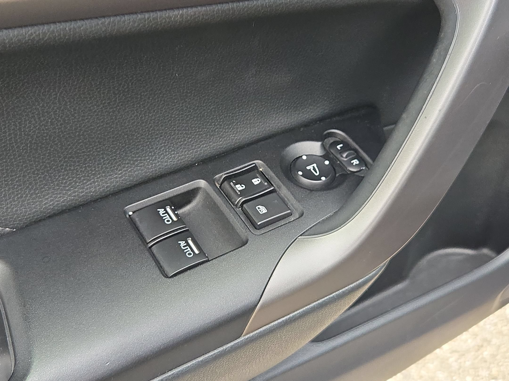 Used 2017 Honda Accord EX image 11