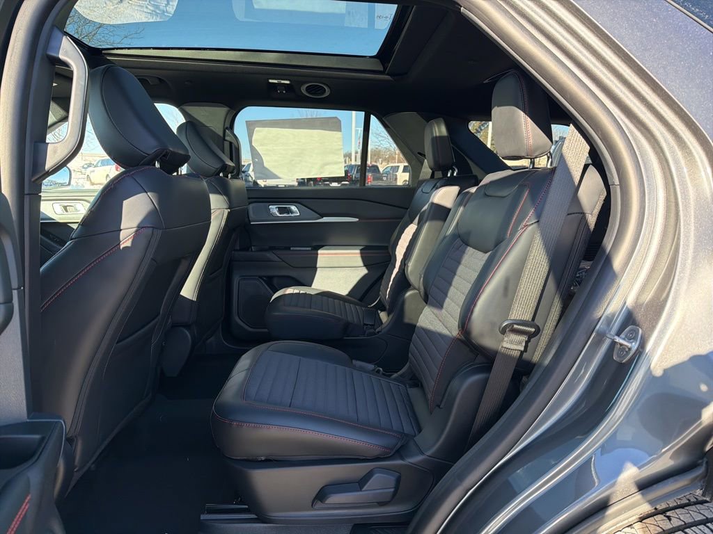 New 2026 Ford Explorer ST-Line w/ ST-Line Street Pack image 24