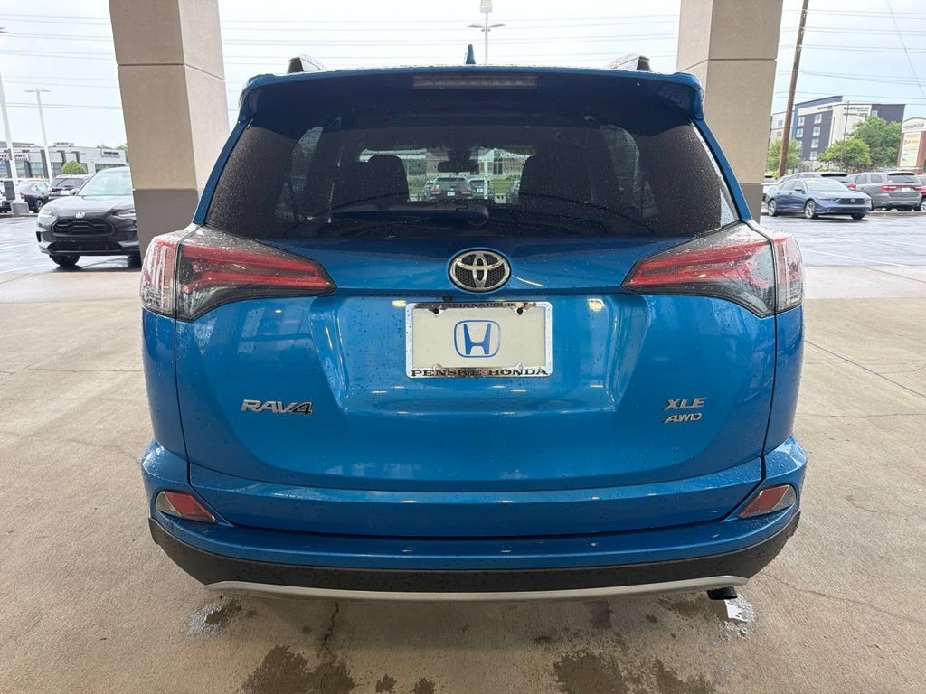 Used 2018 Toyota RAV4 XLE AWD/4WD image 4