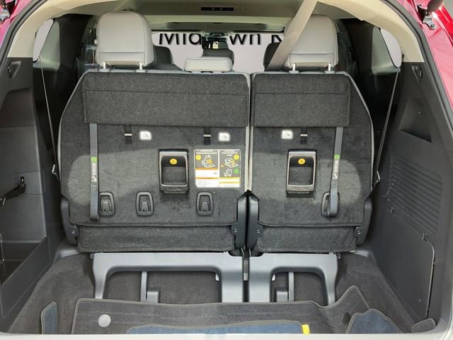 Used 2025 Toyota Sienna XLE FWD image 15