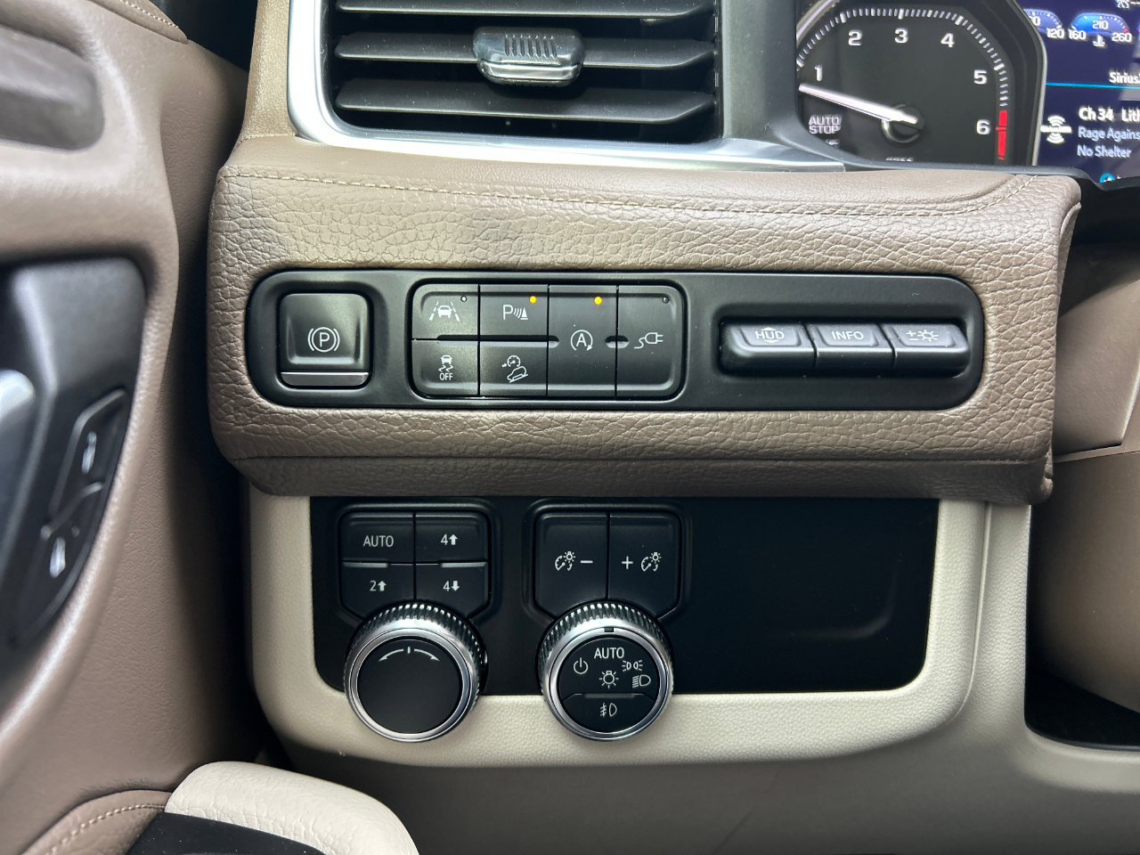 Used 2021 GMC Yukon Denali w/ Denali Premium Package AWD/4WD image 8