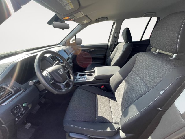 Used 2025 Honda Ridgeline Sport image 9
