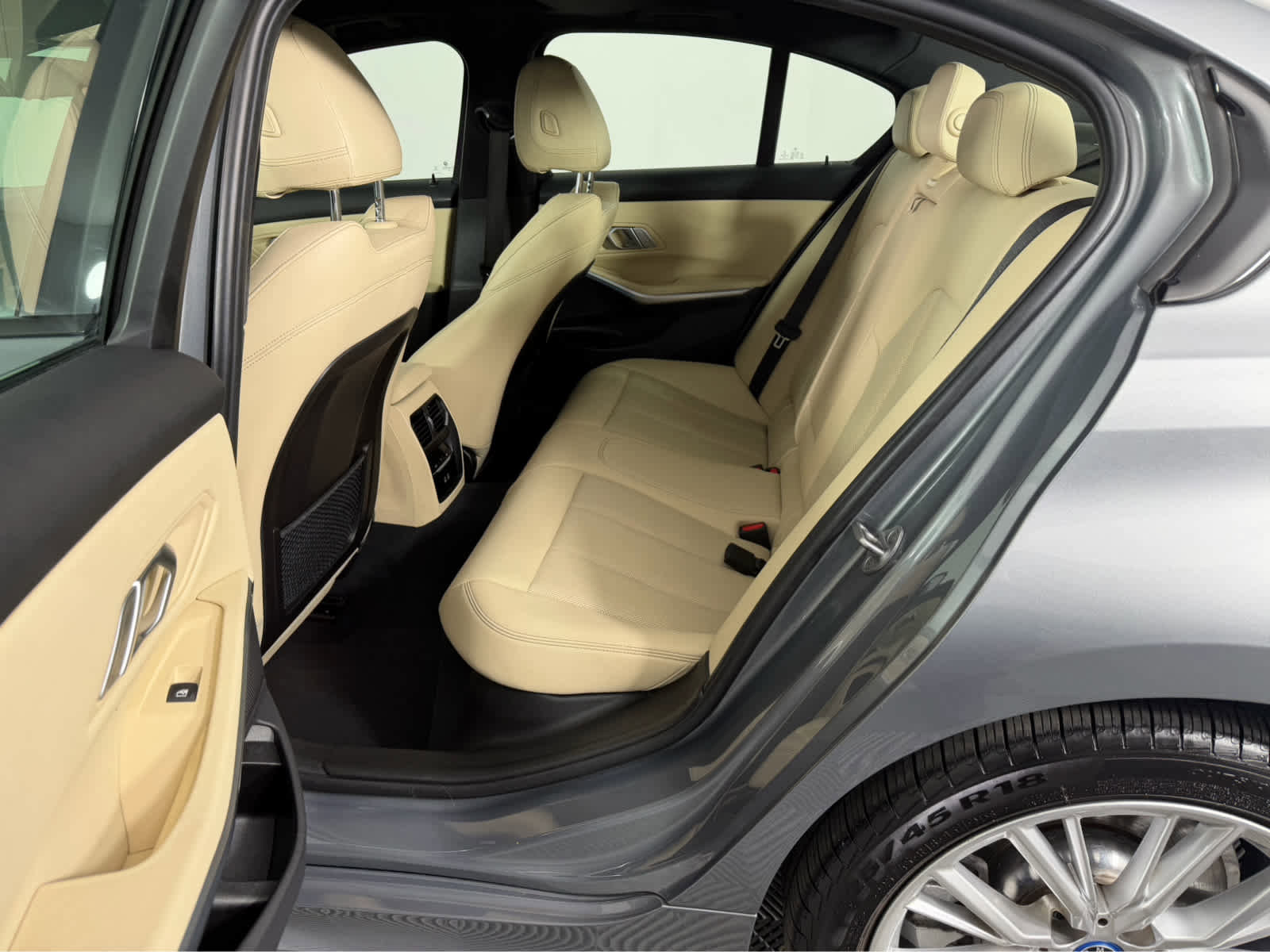 Used 2023 BMW 330e w/ Convenience Package image 12