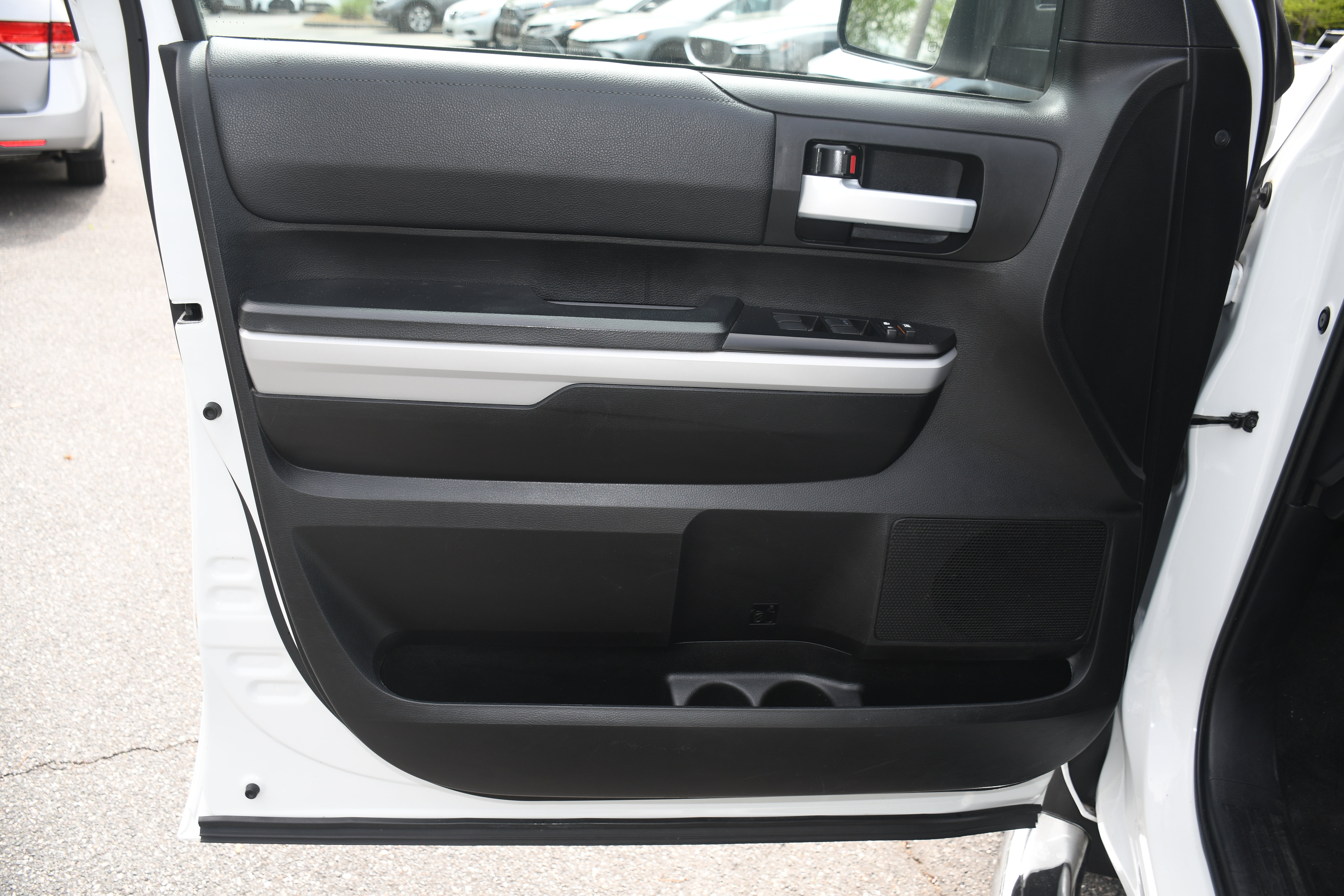 Used 2021 Toyota Tundra SR5 w/ SR5 Upgrade Package RWD image 9