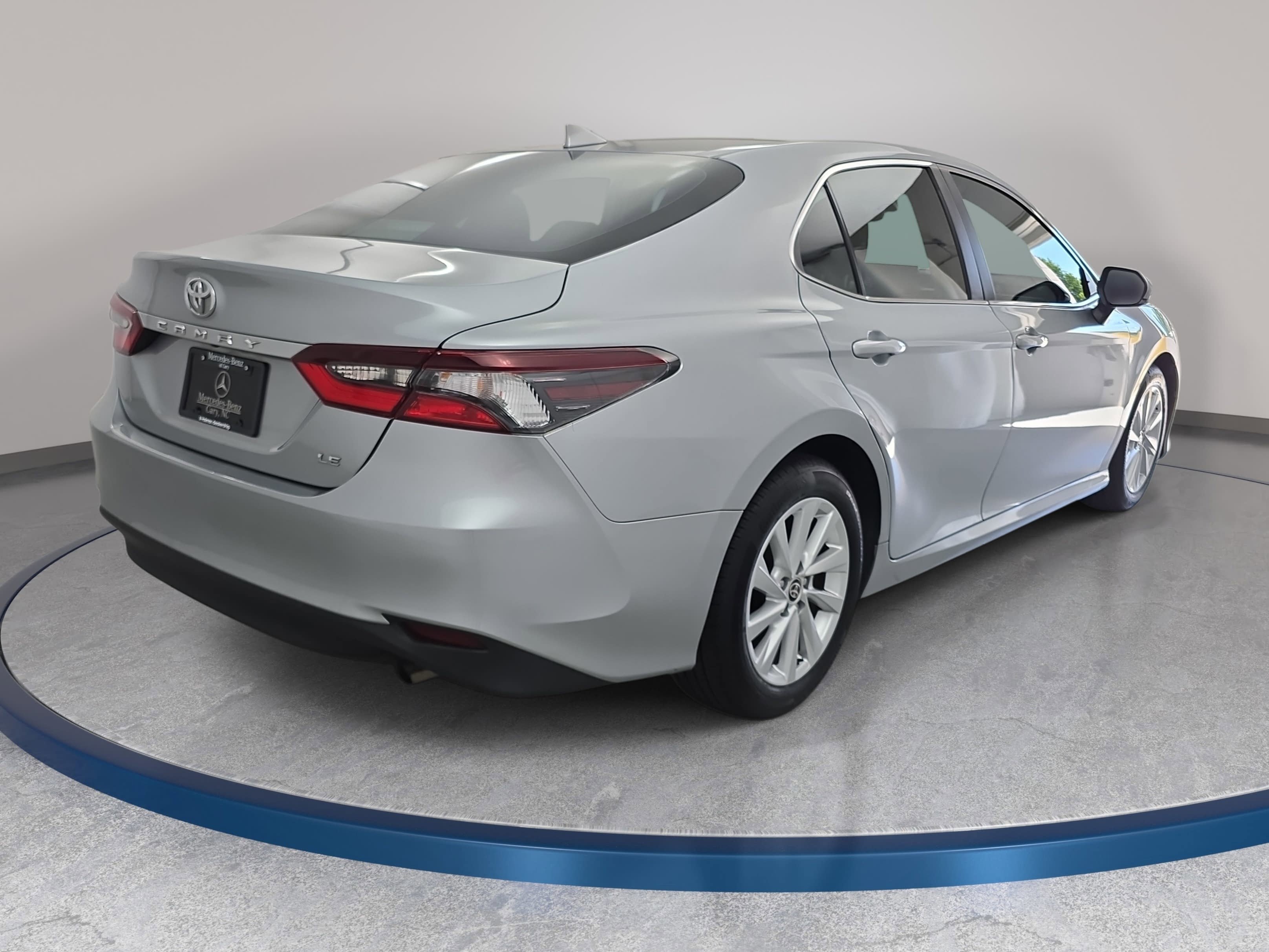 Used 2023 Toyota Camry LE w/ Convenience Package FWD image 5