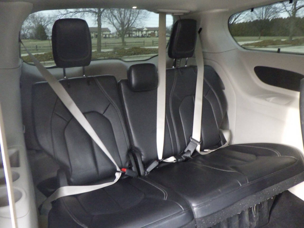Used 2022 Chrysler Pacifica Touring-L FWD image 18