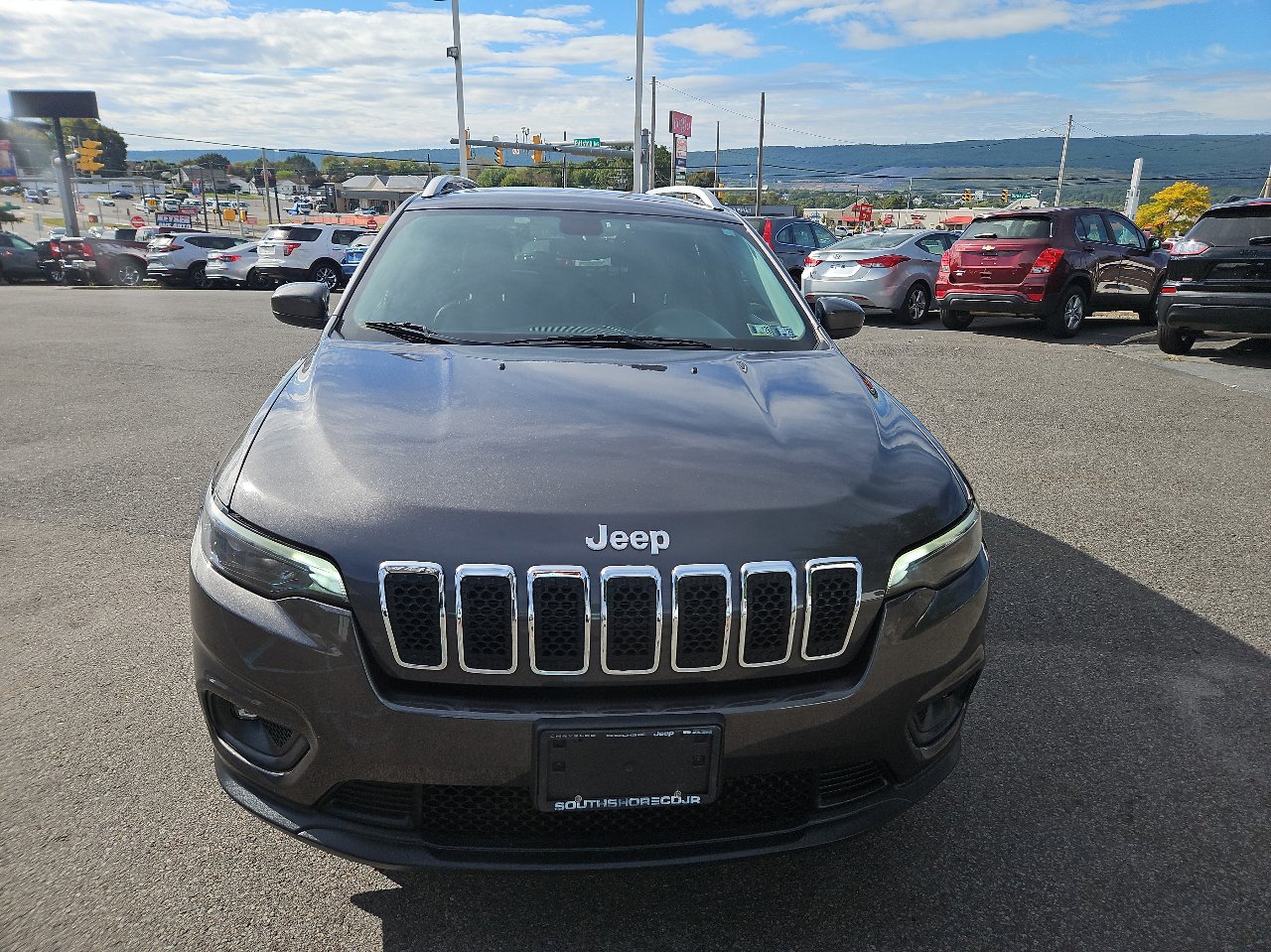 Used 2019 Jeep Cherokee Latitude Plus w/ Comfort/Convenience Group image 8
