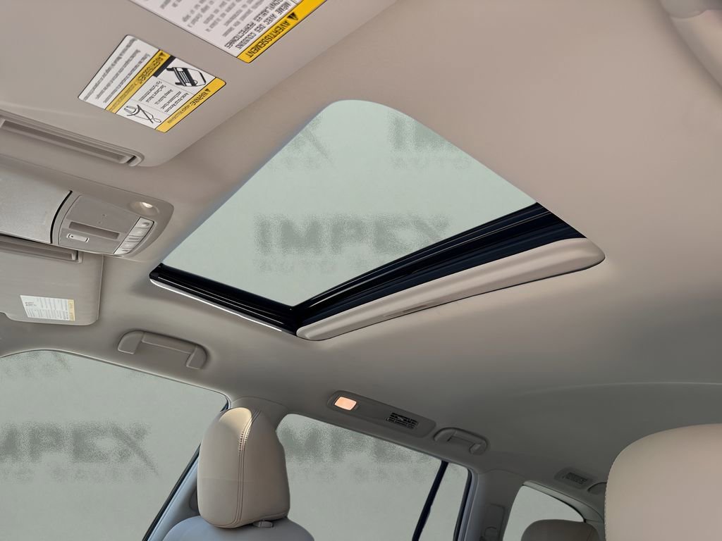 Used 2024 Nissan Armada Platinum w/ Captain's Chairs Package image 12