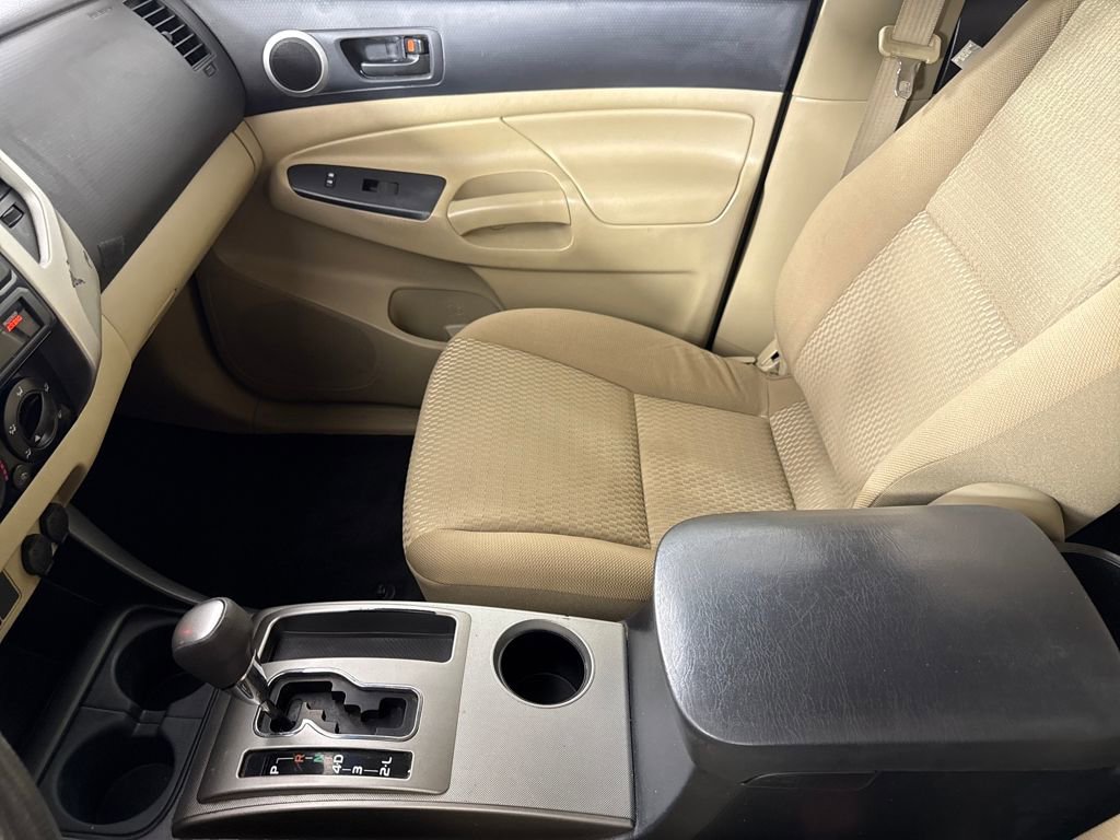 Used 2013 Toyota Tacoma PreRunner w/ SR5 Pkg image 19