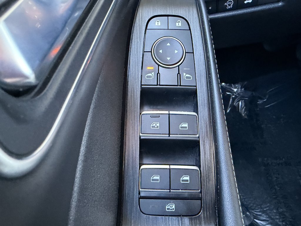 Used 2025 Nissan Rogue Platinum w/ Tech Package AWD/4WD image 25