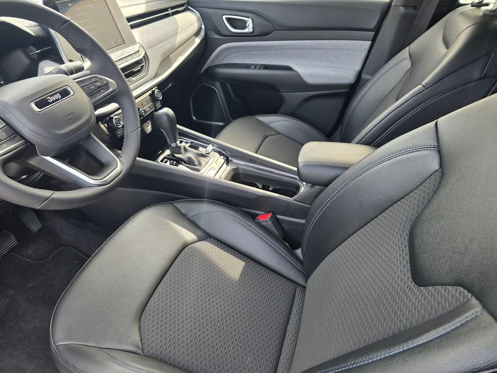 Used 2025 Jeep Compass Latitude AWD/4WD image 20