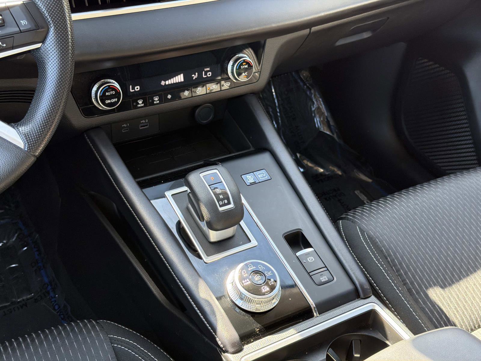 Used 2023 Mitsubishi Outlander ES image 11