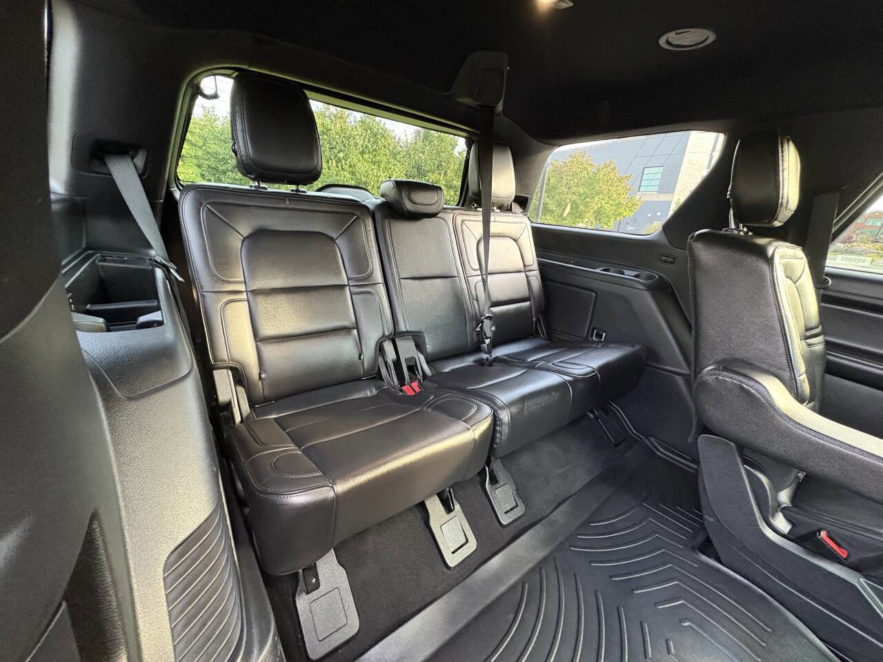 Used 2018 Lincoln Navigator Premiere image 23