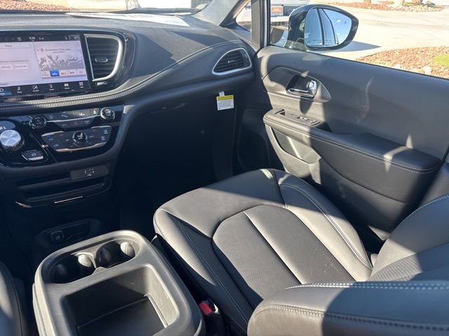 New 2026 Chrysler Pacifica Select image 17