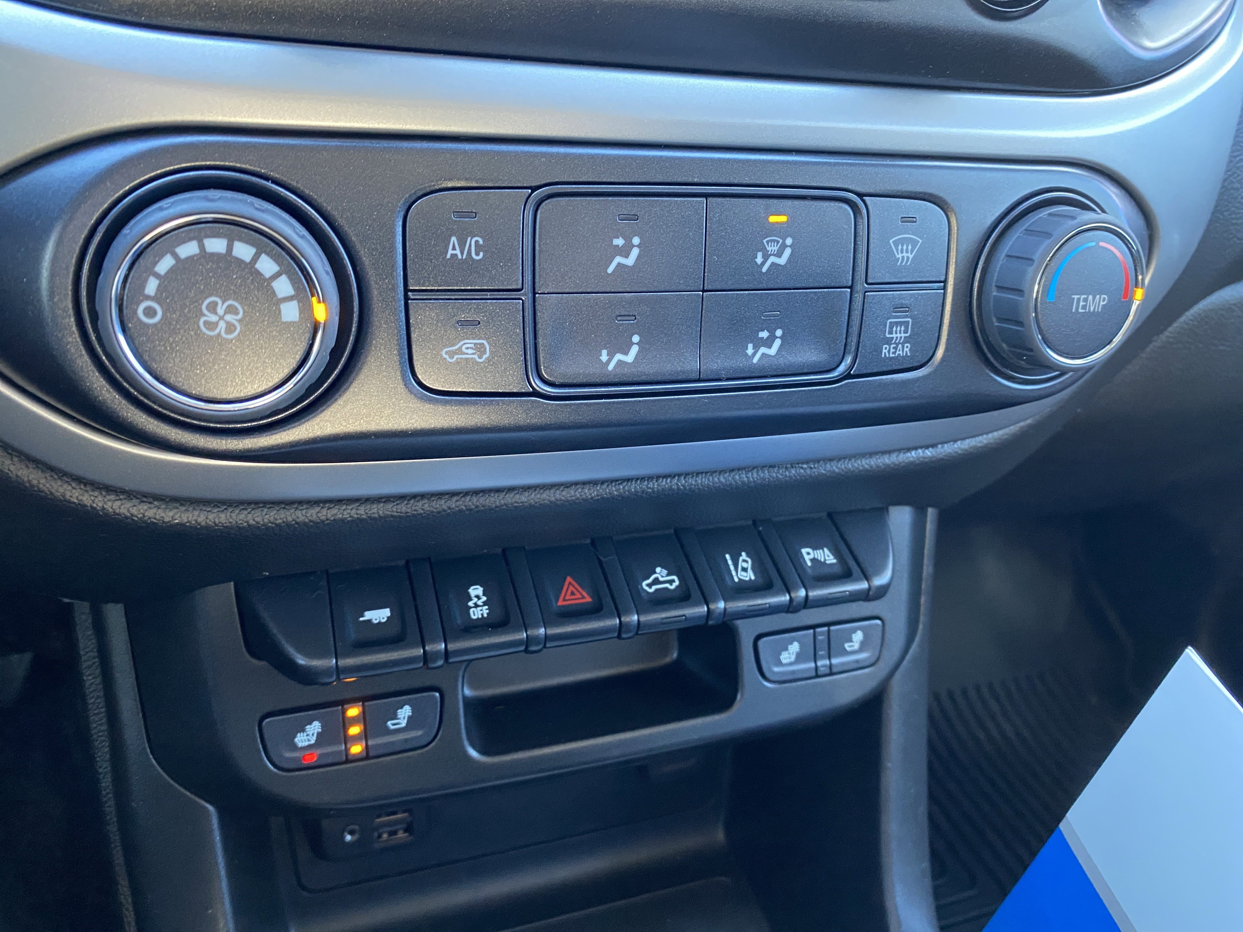 Used 2022 Chevrolet Colorado LT w/ Safety Package image 32