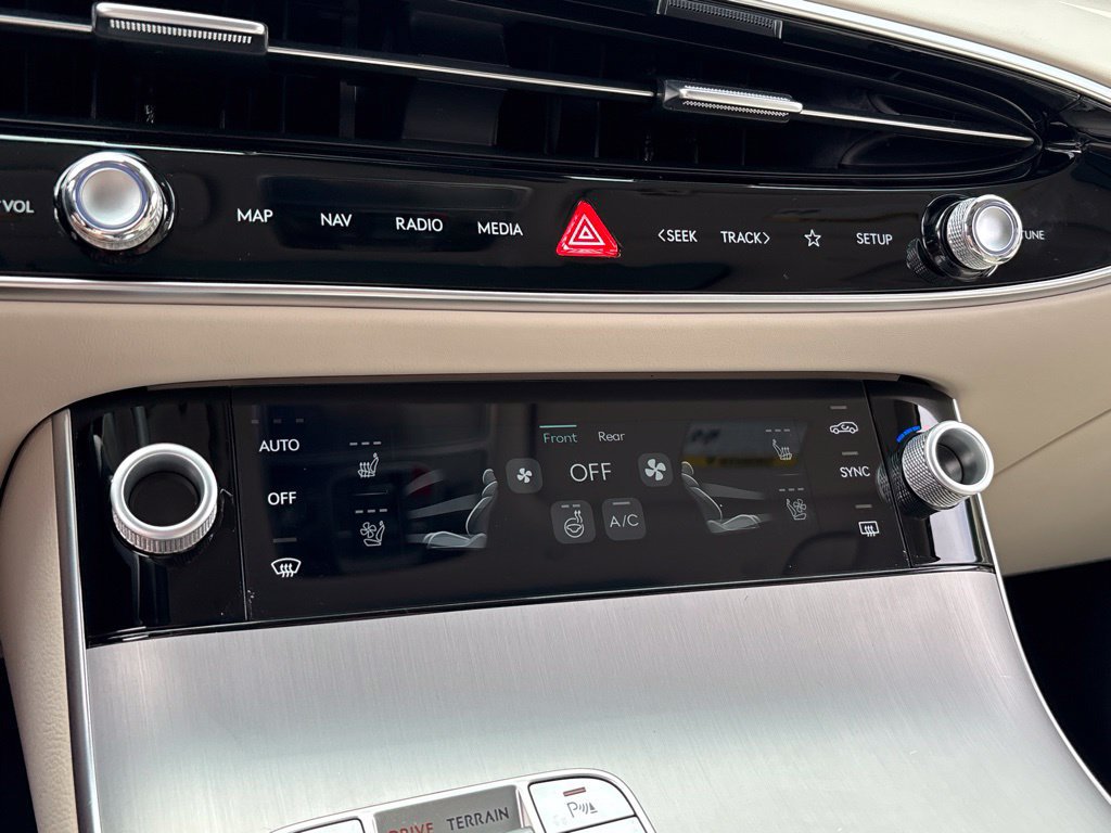 New 2027 Genesis GV70 2.5T Advanced AWD/4WD image 15