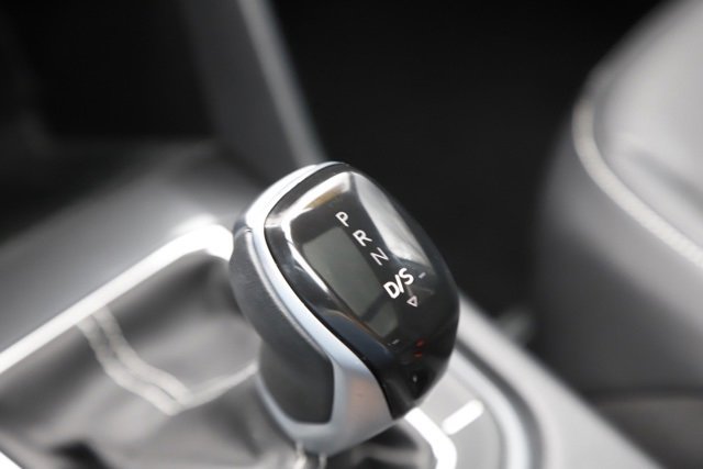 Used 2023 Volkswagen Tiguan SE w/ Panoramic Sunroof Package image 28