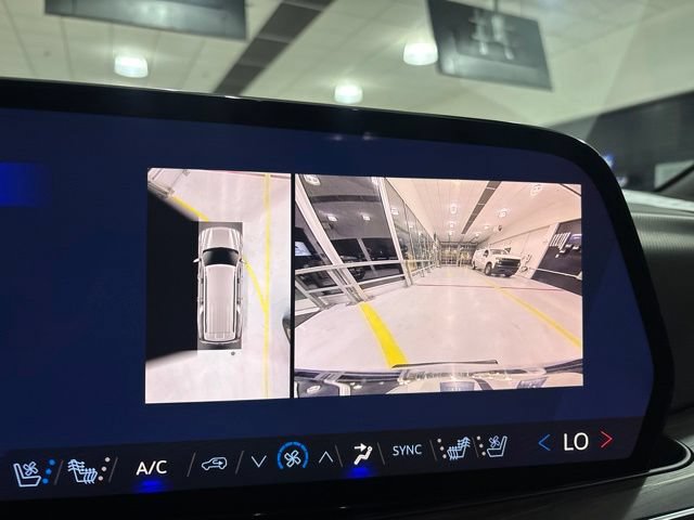 Used 2025 Chevrolet Suburban Premier AWD/4WD image 29