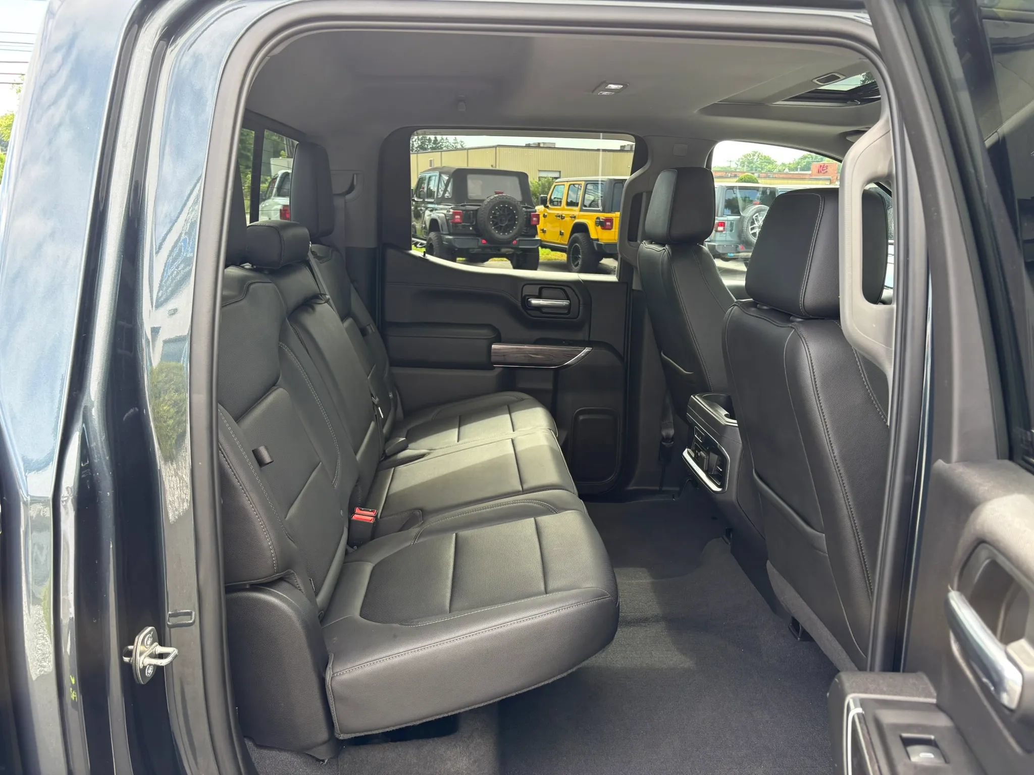 Used 2019 Chevrolet Silverado 1500 LTZ w/ LTZ Premium Package AWD/4WD image 34
