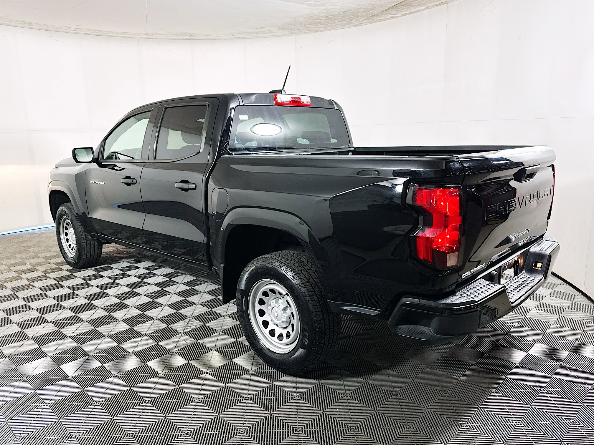 Used 2024 Chevrolet Colorado W/T image 5