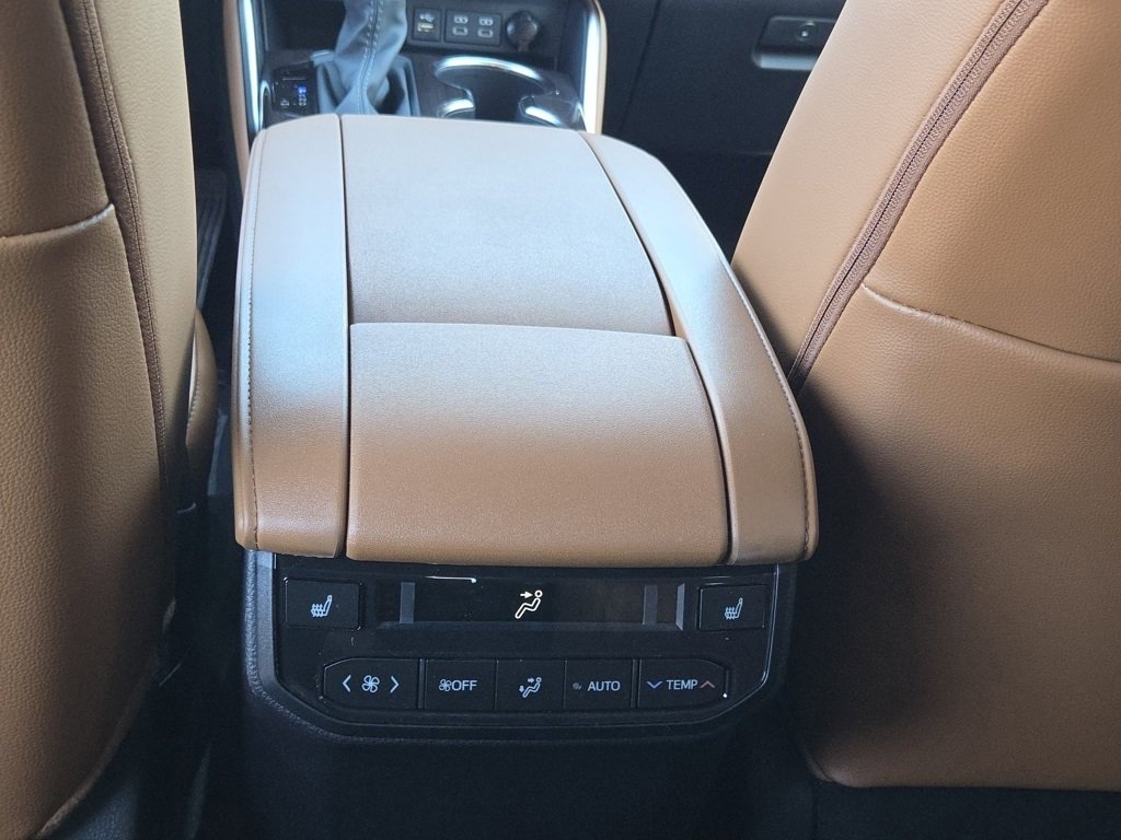 New 2026 Toyota Highlander Platinum image 9