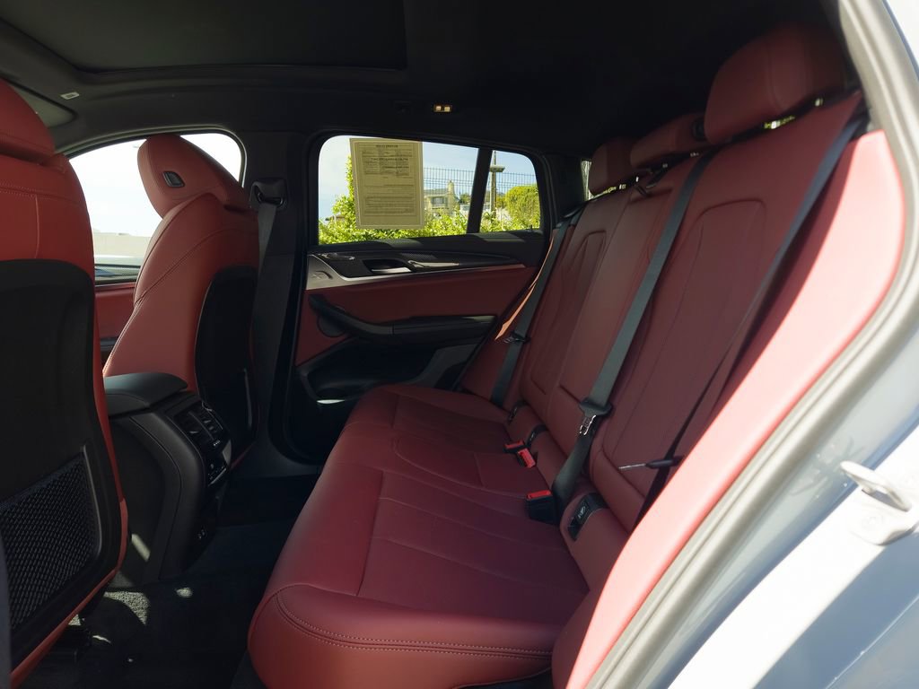 Used 2024 BMW X4 M40i w/ Premium Package image 9