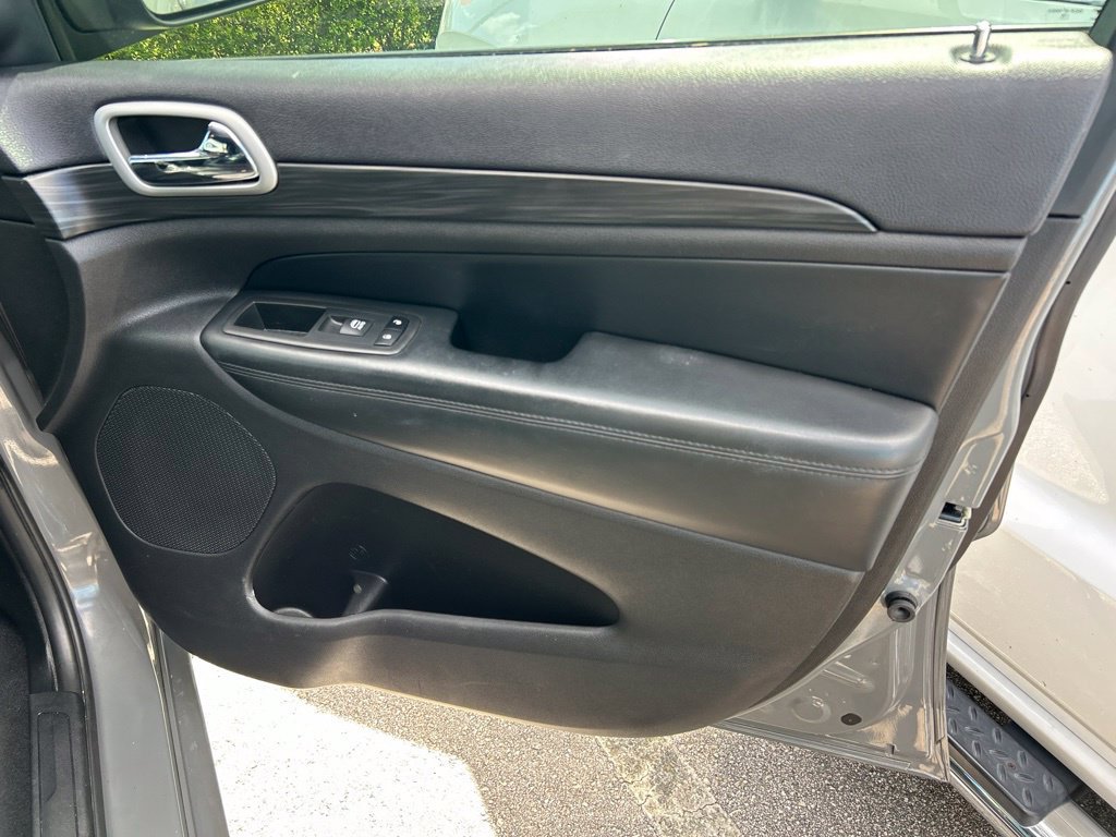 Used 2019 Jeep Grand Cherokee Altitude RWD image 39