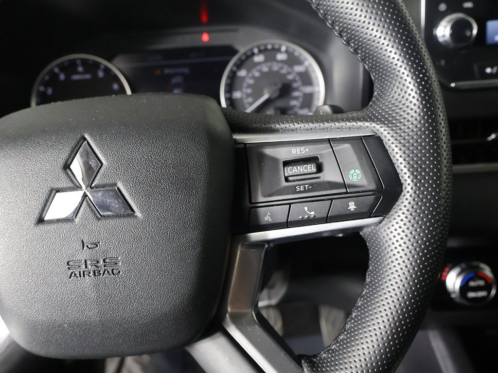 Used 2024 Mitsubishi Outlander SE Black Edition image 42