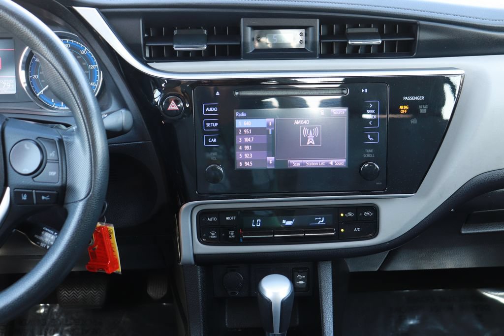 Used 2017 Toyota Corolla LE w/ Carpet Mat Package (TMS) FWD image 18