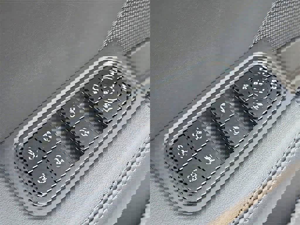 Used 2025 Porsche Cayenne S image 33