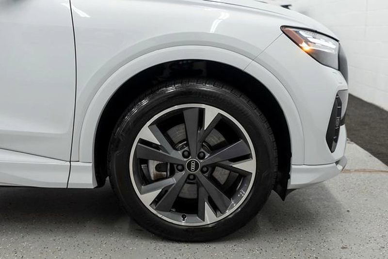 Used 2022 Audi Q4 e-tron Prestige image 38