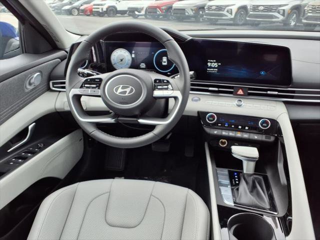New 2025 Hyundai Elantra Limited FWD image 12