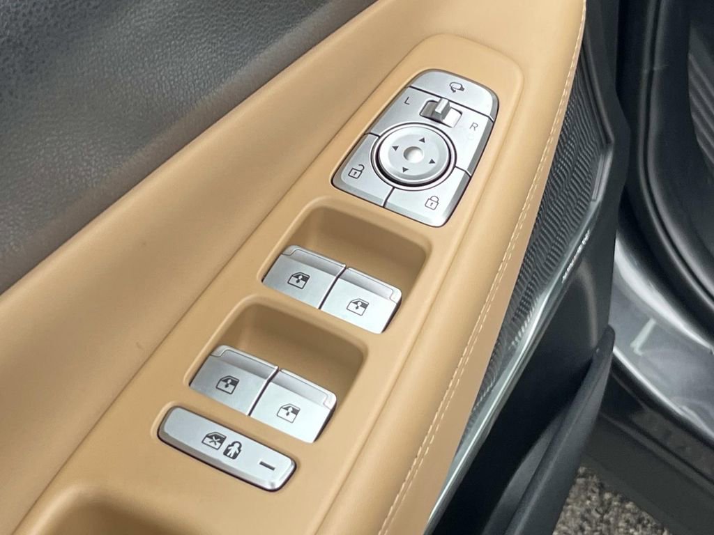 Used 2022 Hyundai Santa Fe Calligraphy image 25
