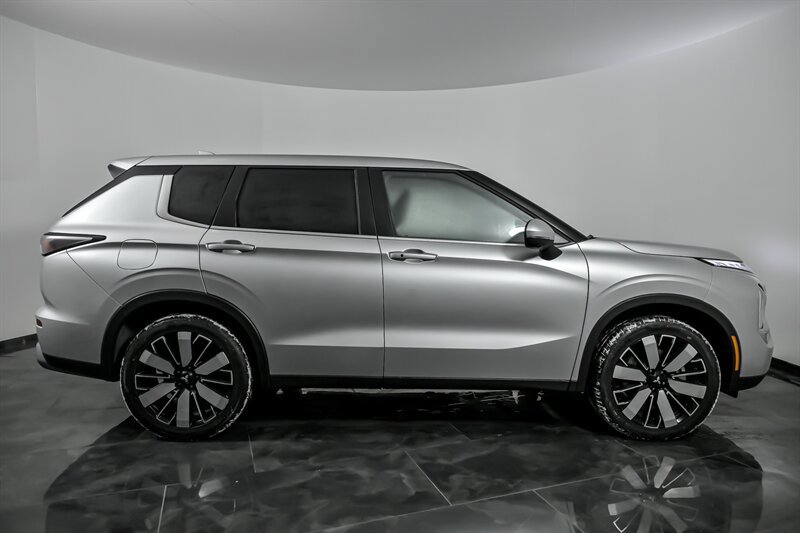 New 2026 Mitsubishi Outlander SE AWD/4WD image 9