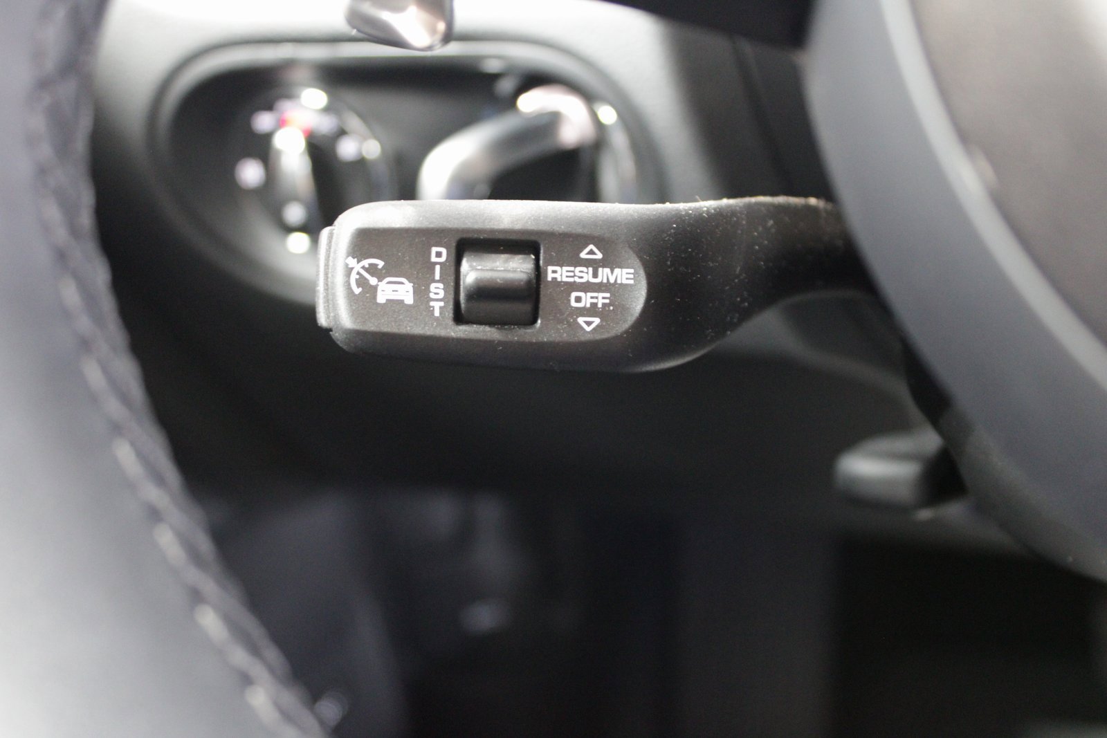 Certified 2025 Porsche Macan image 30