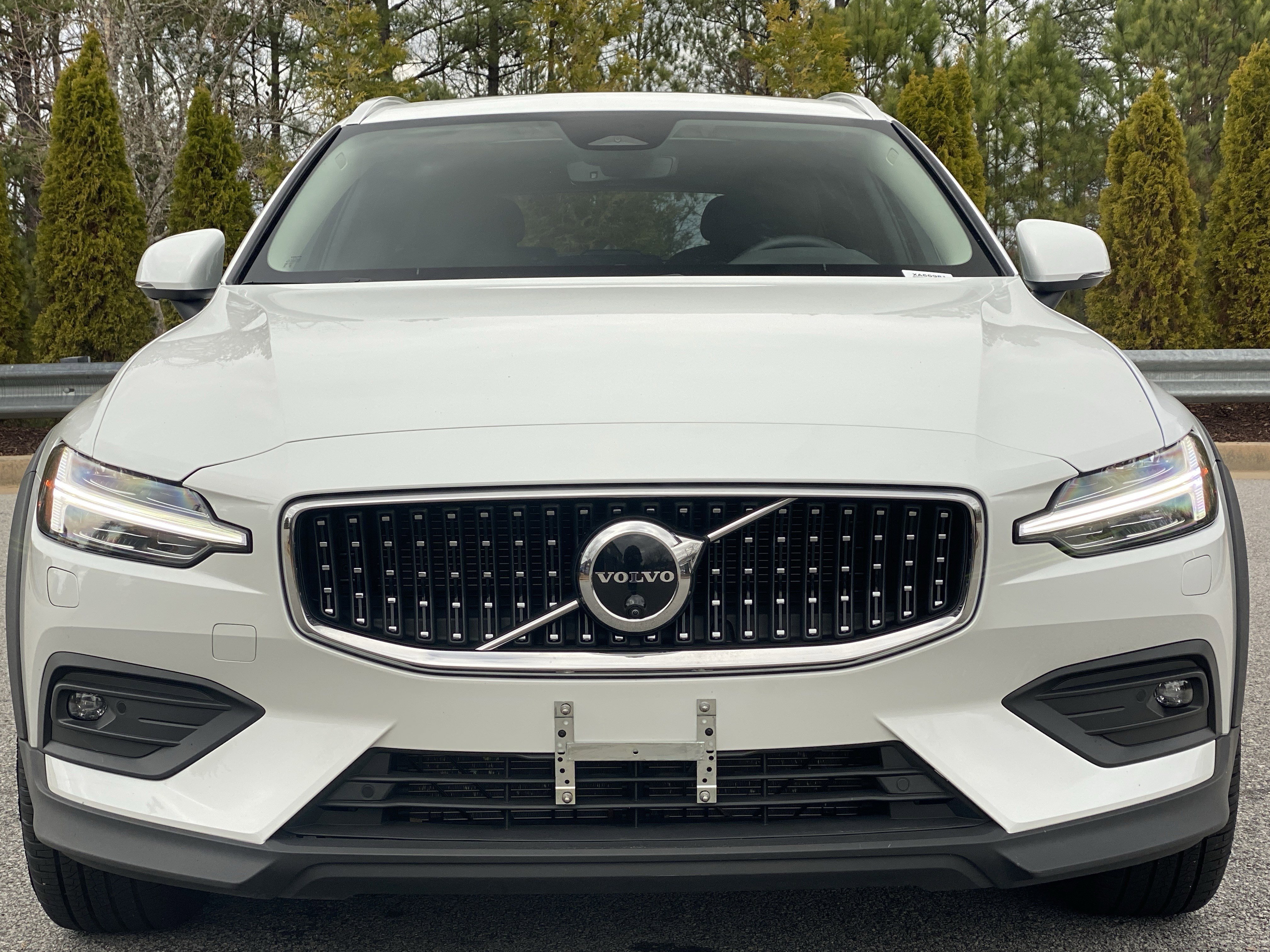 Used 2025 Volvo V60 B5 Cross Country Plus image 21