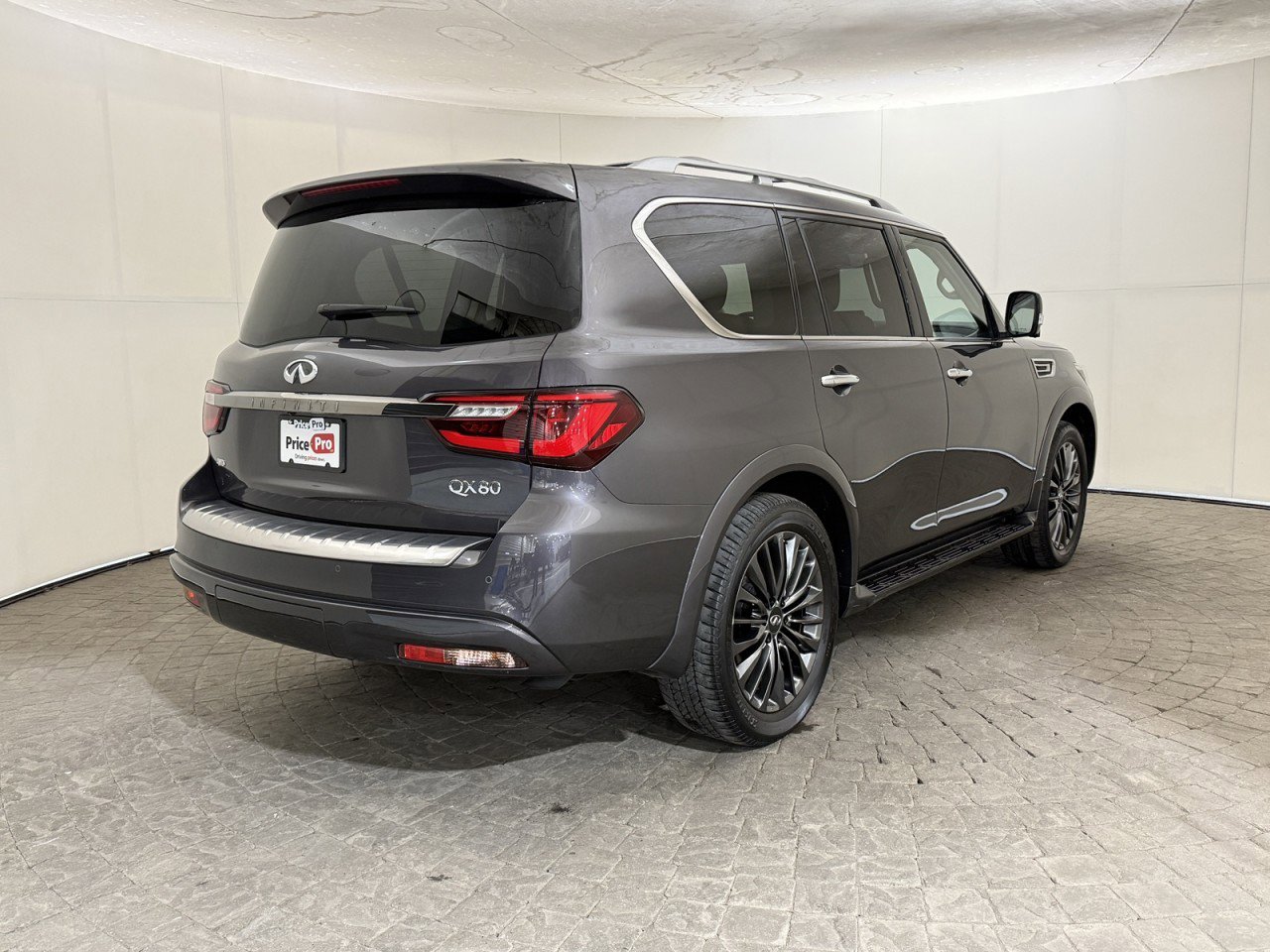 Used 2024 INFINITI QX80 Premium Select w/ Cargo Package image 9