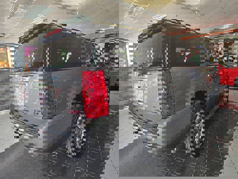 Used 2012 GMC Yukon XL SLT RWD image 4