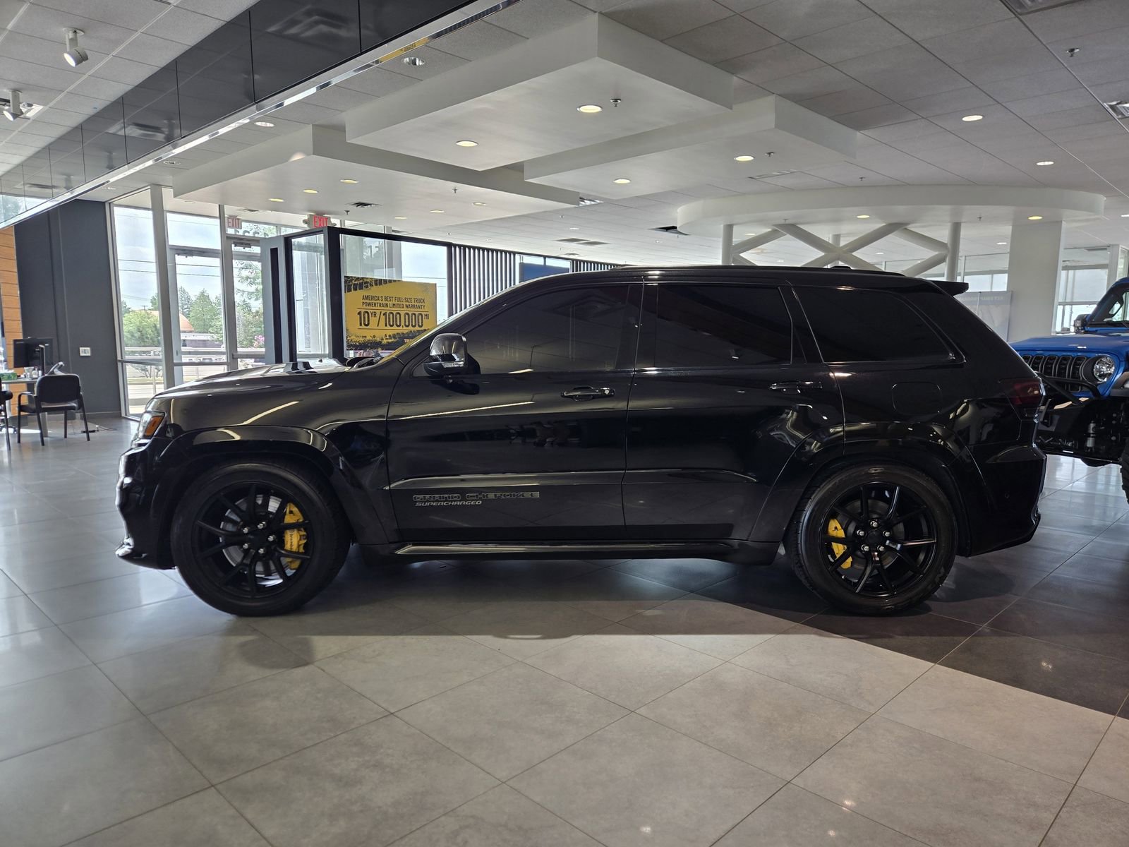 Used 2018 Jeep Grand Cherokee Trackhawk AWD/4WD image 3
