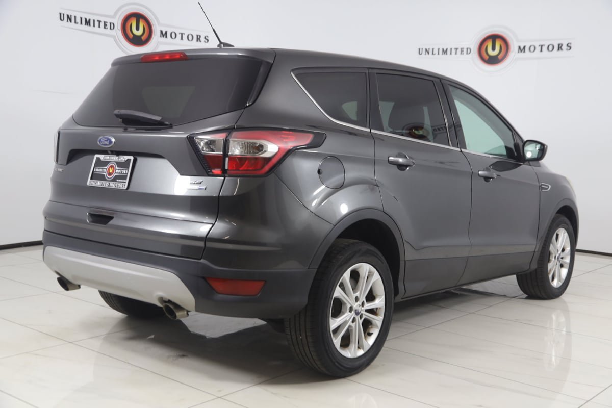 Used 2017 Ford Escape SE AWD/4WD image 3