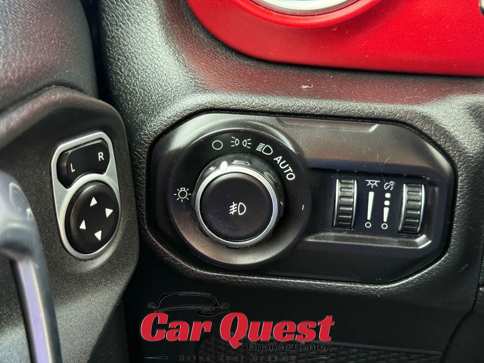 Used 2018 Jeep Wrangler Unlimited Rubicon w/ Dual Top Group image 30