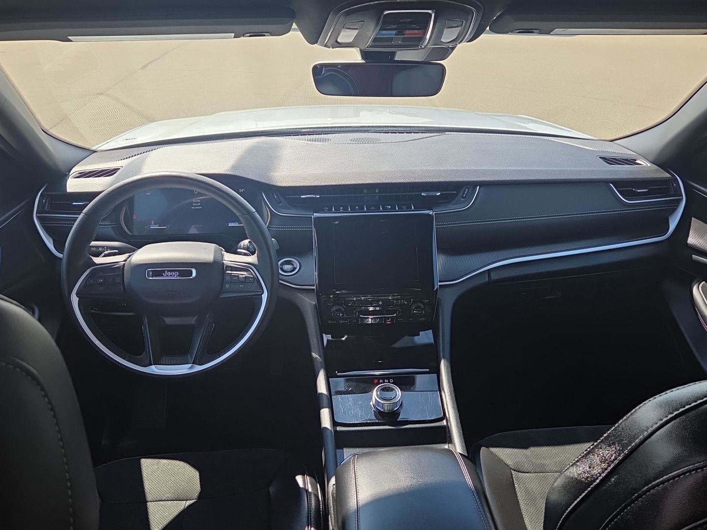 Used 2025 Jeep Grand Cherokee Altitude image 14