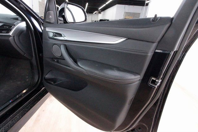 Used 2019 BMW X6 xDrive50i w/ M Sport Package image 28